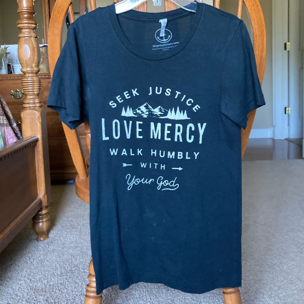 black shirt sleeve tee!